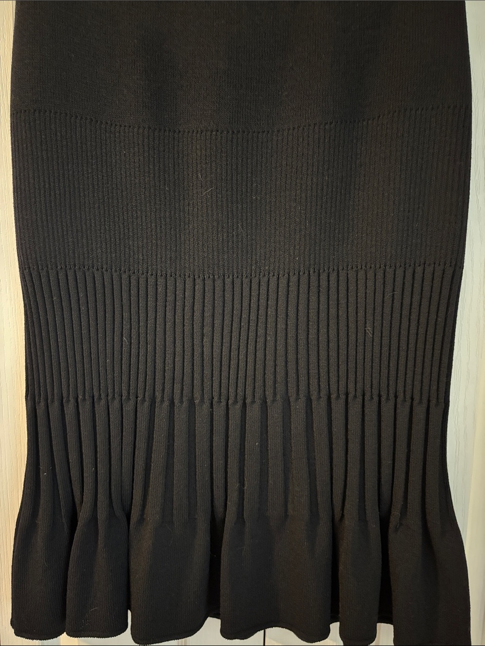 St. John Collection by Marie Gray Black Knit Skirt Ruffle Hem   Size 14 - Picture 3 of 5